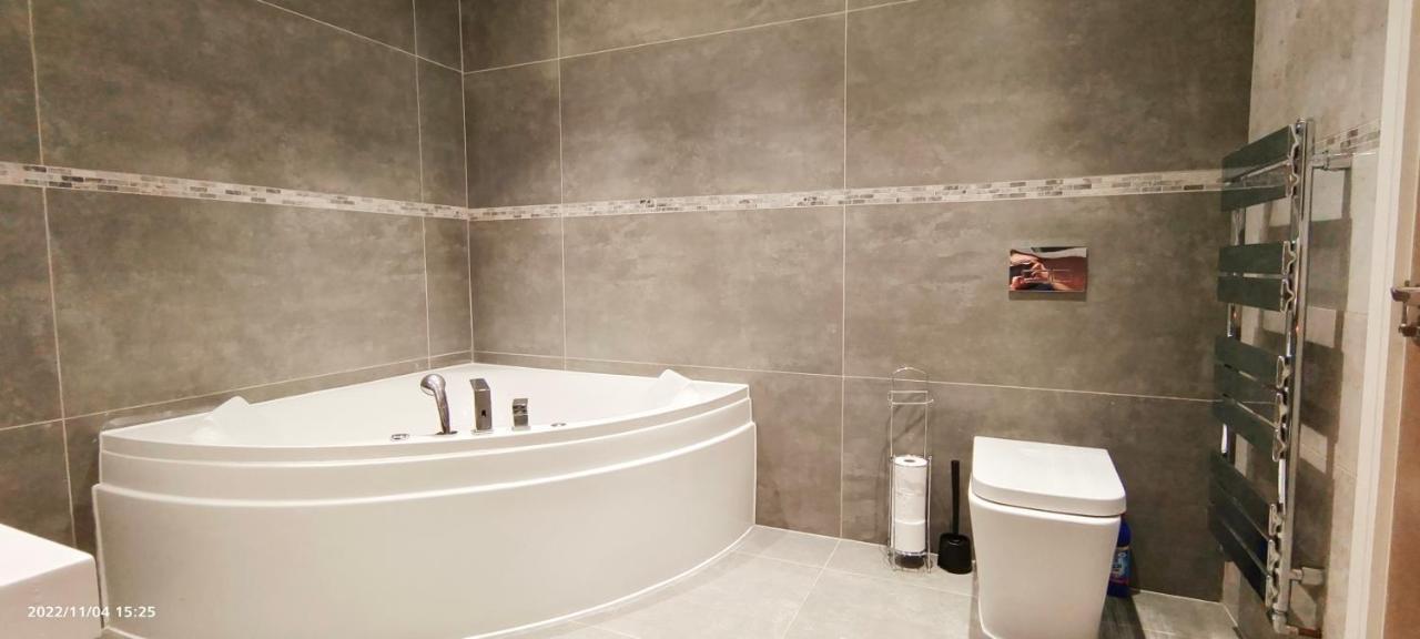First Floor Flat 1 Northwood * London