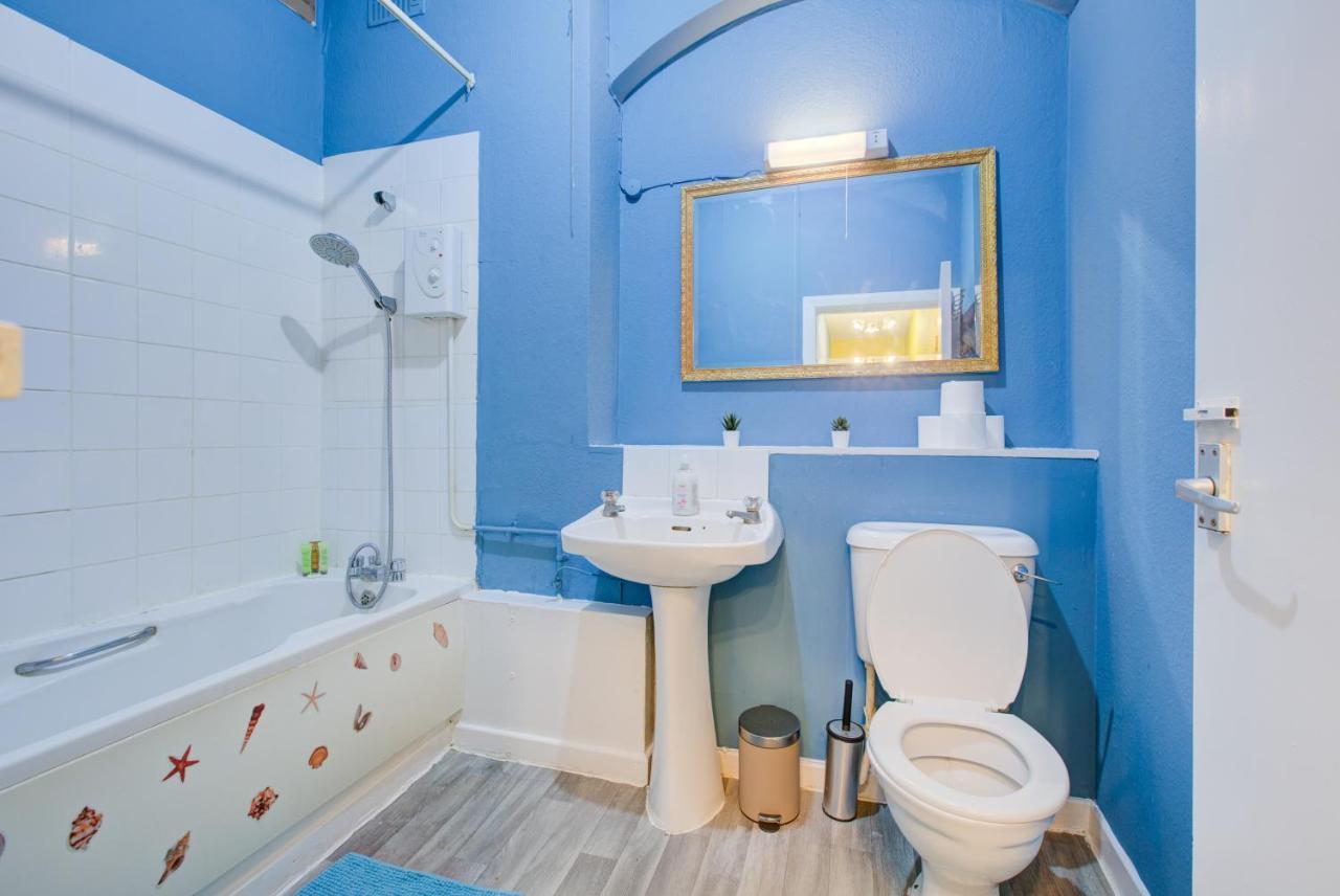 Inviting 2-bed Budget In Apartment