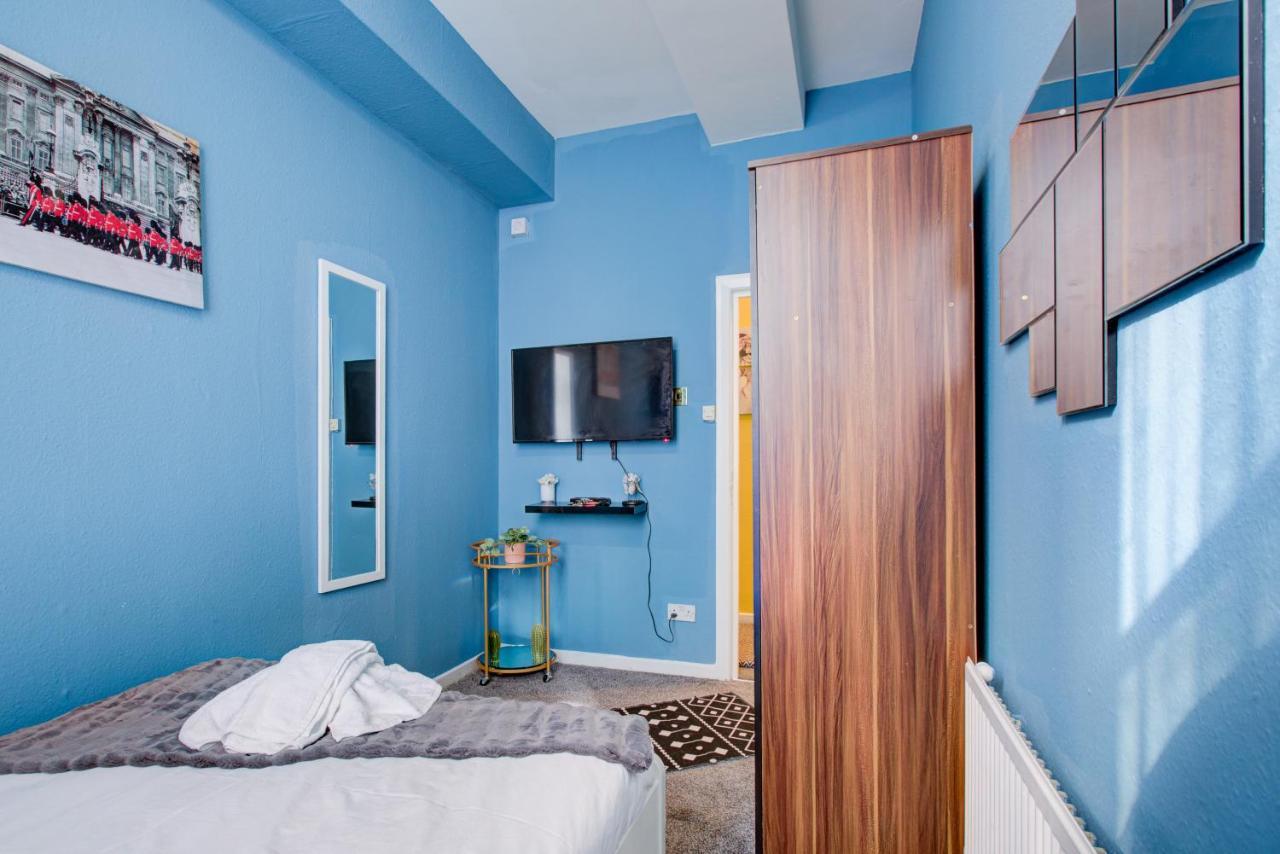 Inviting 2-bed Budget In Apartment London