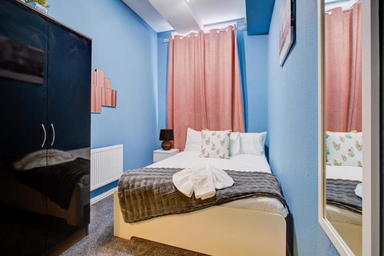 Inviting 2-bed Budget In Apartment *