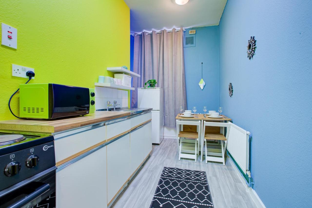Inviting 2-bed Budget In Apartment *