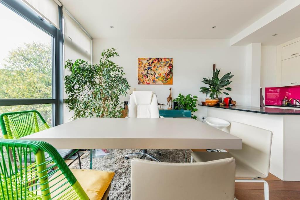 Leilighet Luxurious Flat Sunny, Quiet, Design, Lift, Balcony London