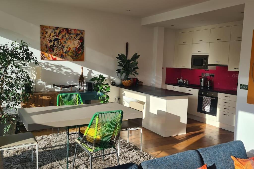 Leilighet Luxurious Flat Sunny, Quiet, Design, Lift, Balcony London