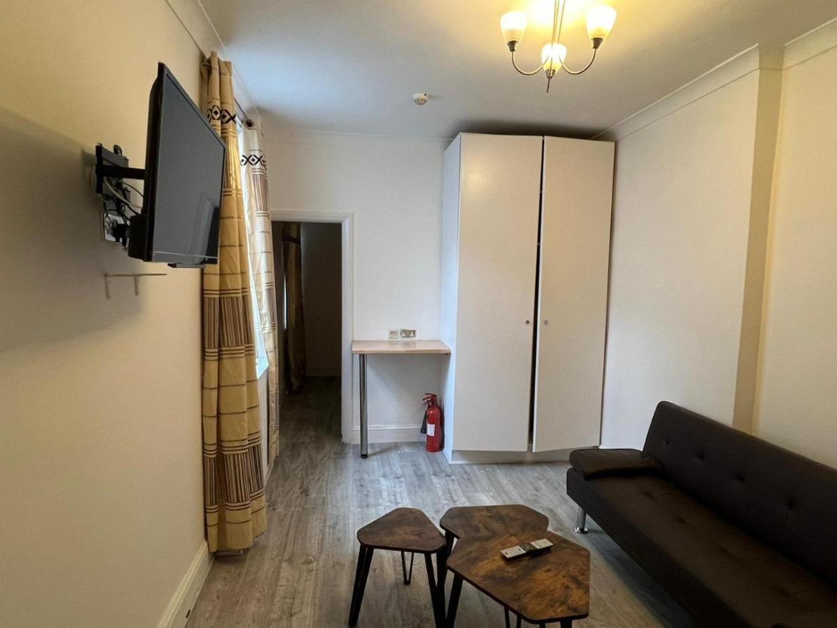 F4-ground Floor Studio Fits 3 Near Paddington Apartment