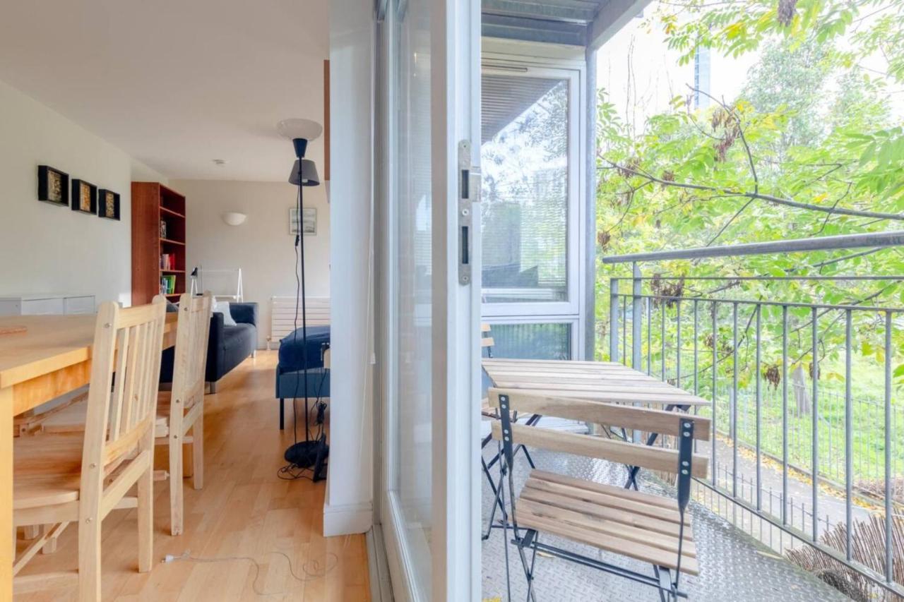 Spacious 2 Bedroom Near White Apartamento