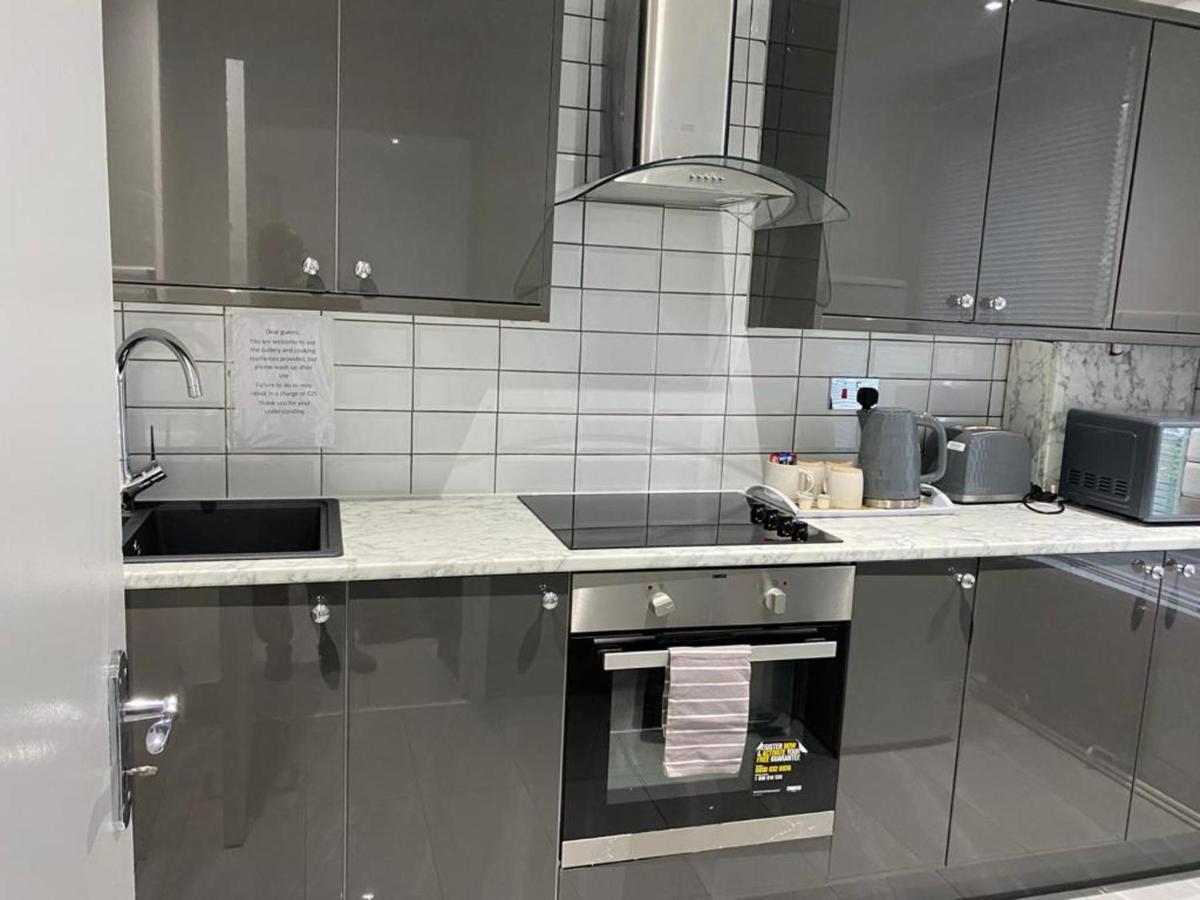 Luxurious 2-bed In Woolwich Apartment London