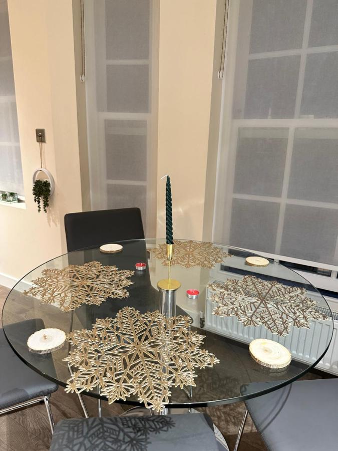 1 Spacious Luxury Bedroom Flat On Oxford St, Next To Selfridges * Londen
