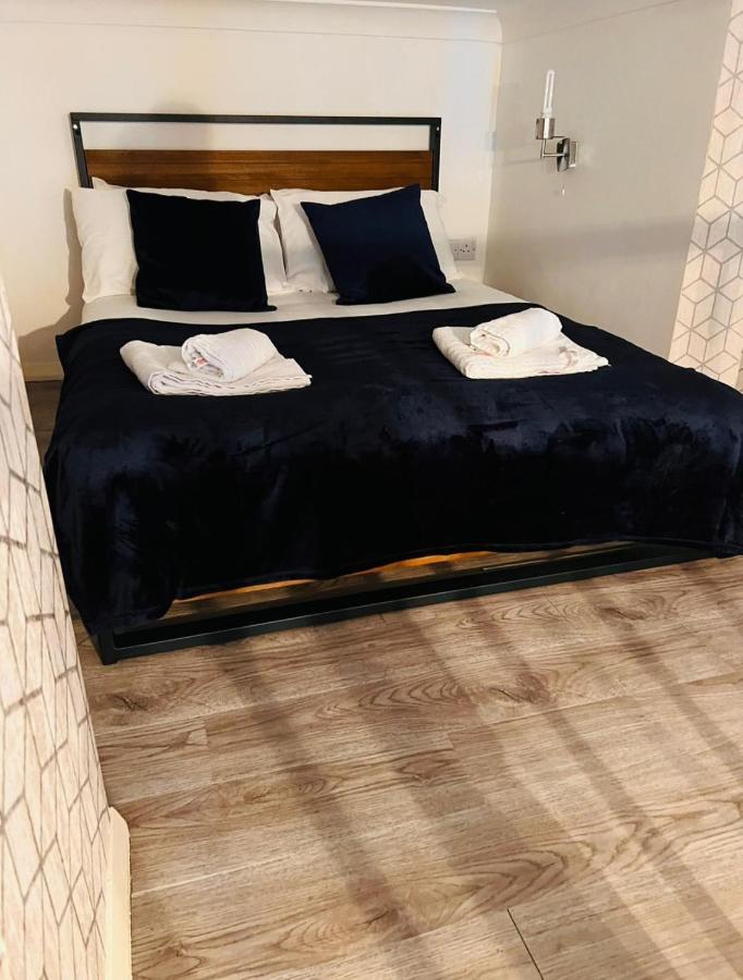 Appartement F10- Mezzanine 1st Floor Flat Fits 3 Near Paddington Londen