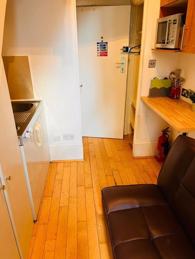 F10- Mezzanine 1st Floor Flat Fits 3 Near Paddington Appartement