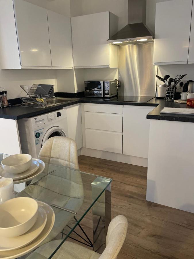 Apartment Modern In Popular South Kensington Location