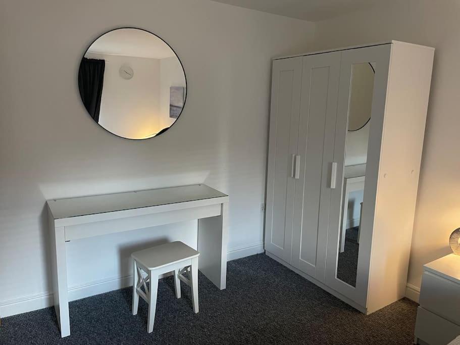 Flamingo Woolwich Free Parking And Wi-fi Apartment London