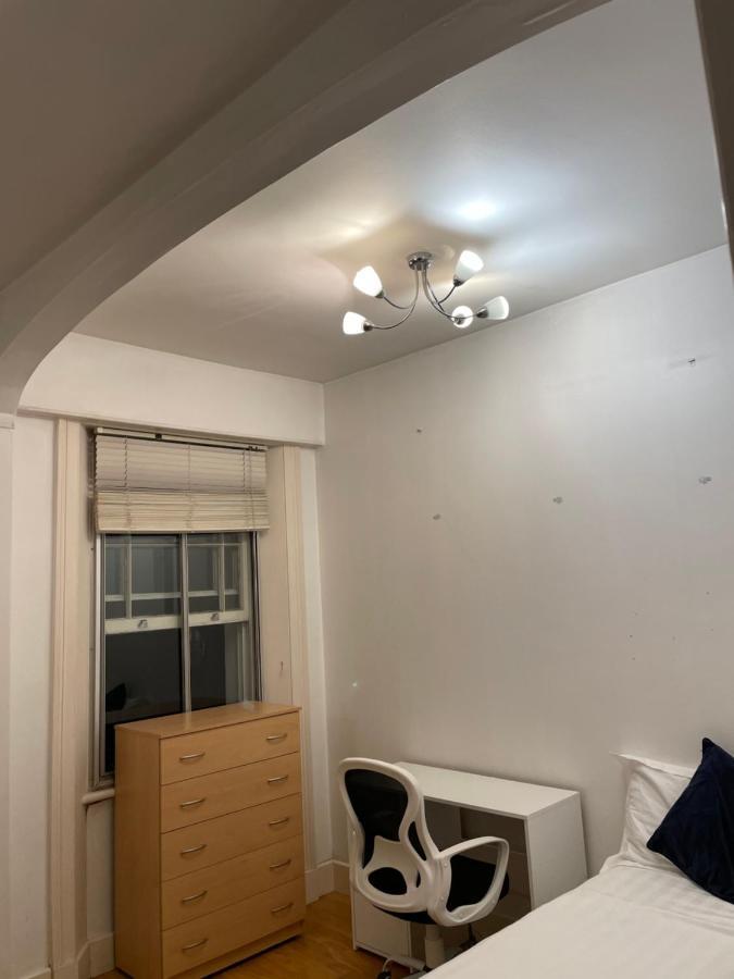 Homestay Cozy & Spacious 2 Mins Away From Train Station