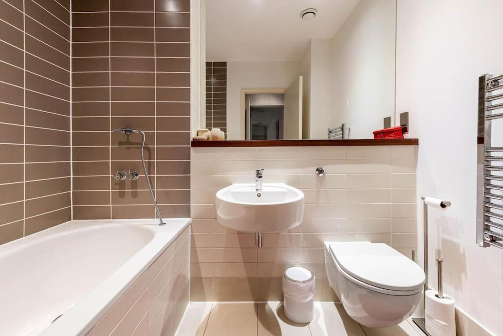 Leilighet Luxurious Flat Sunny, Quiet, Design, Lift, Balcony London