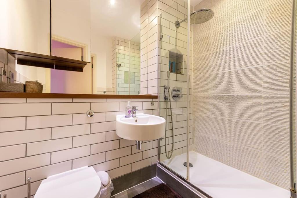 Luxurious Flat Sunny, Quiet, Design, Lift, Balcony Leilighet London