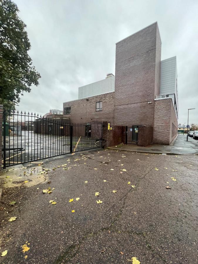 Apartment Crownage Court *