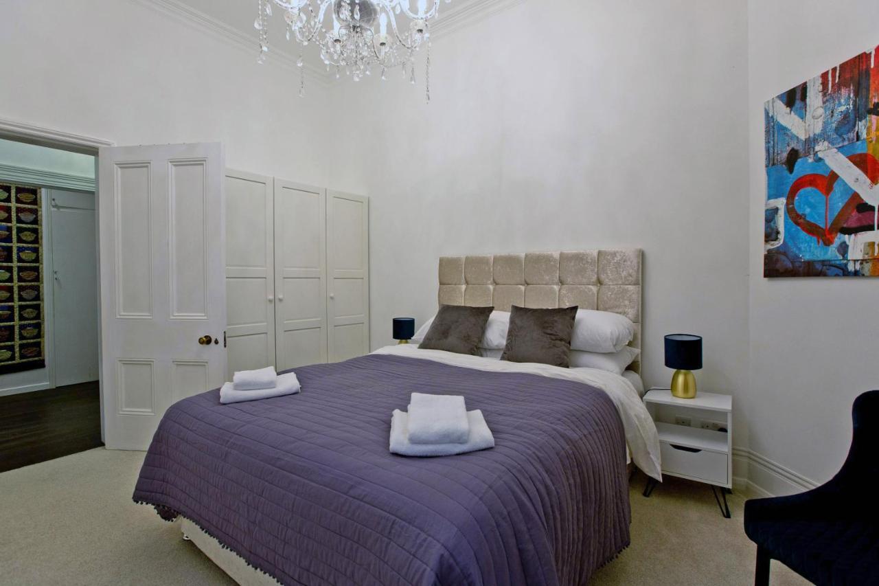 Stunning 6 Bedroom Flat *