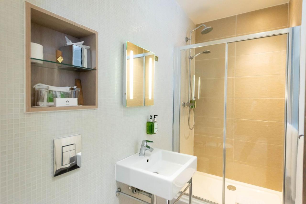 Hotel The Wesley Euston 4*