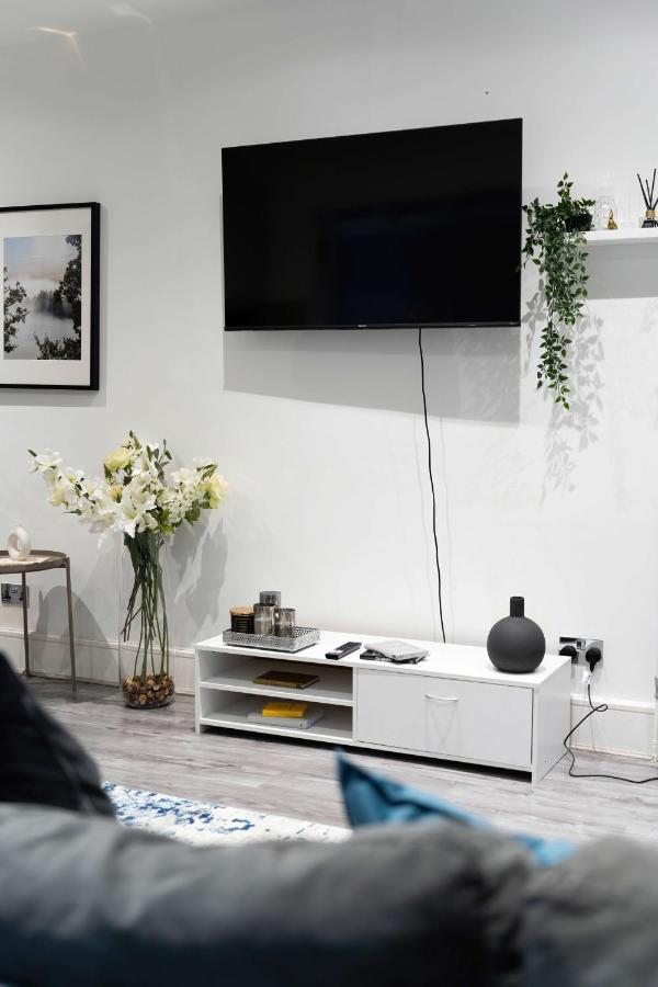 Beautiful Chelsea With Private Garden Apartment London