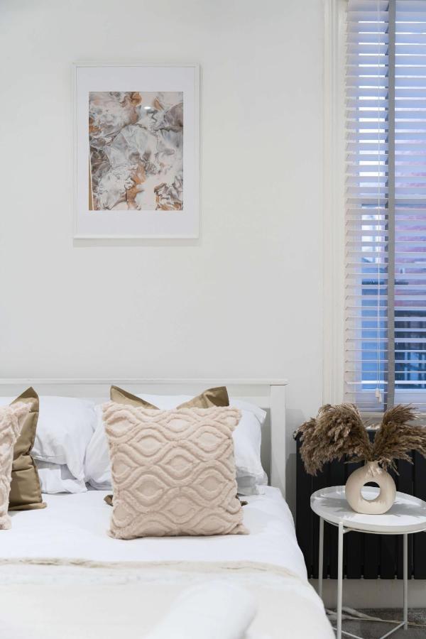 Beautiful Chelsea With Private Garden Apartment