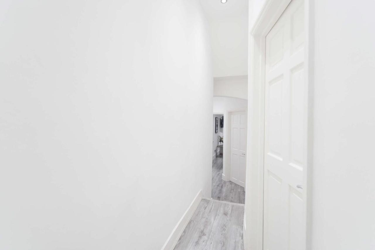 Beautiful Chelsea With Private Garden Apartment London