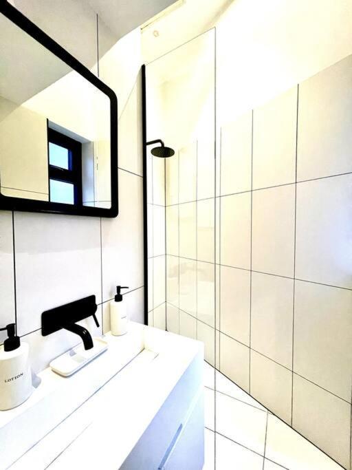 Modern Chic Flat In Shoreditch London