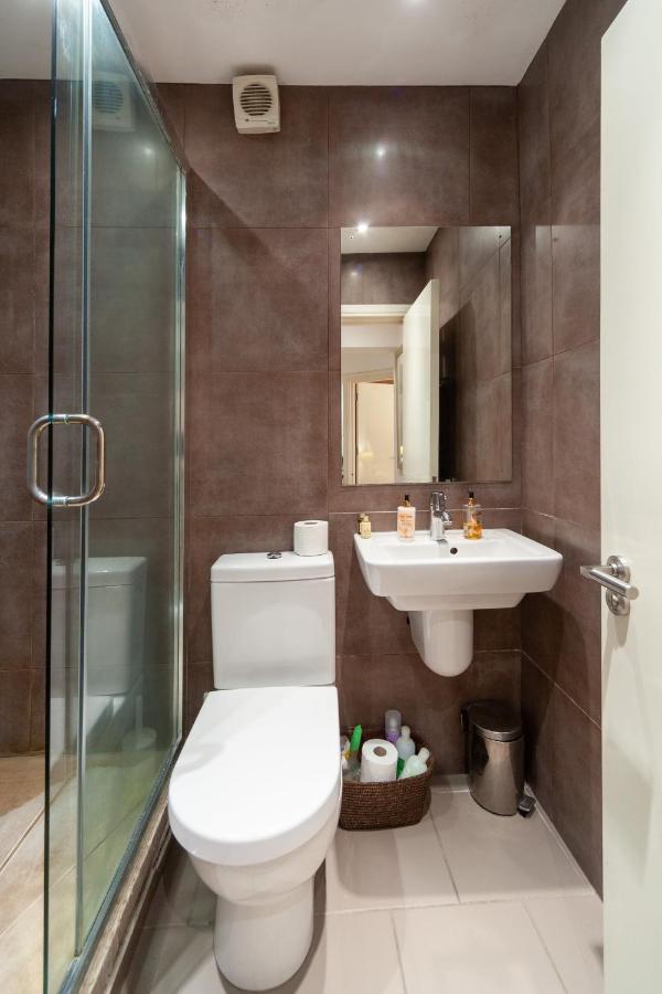 Lovely Double W Private Bathroom In Chelsea Сasa de vacaciones Londres