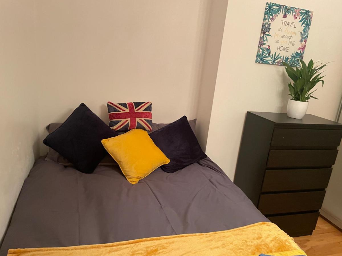 Cozy & Spacious 2 Mins Away From Train Station Privat overnatting *