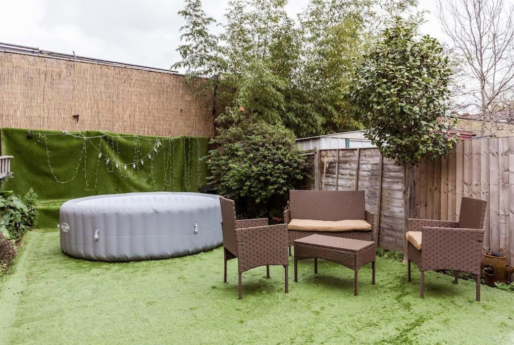 4 Bedroom House, 2 Min Walk From Station Londres