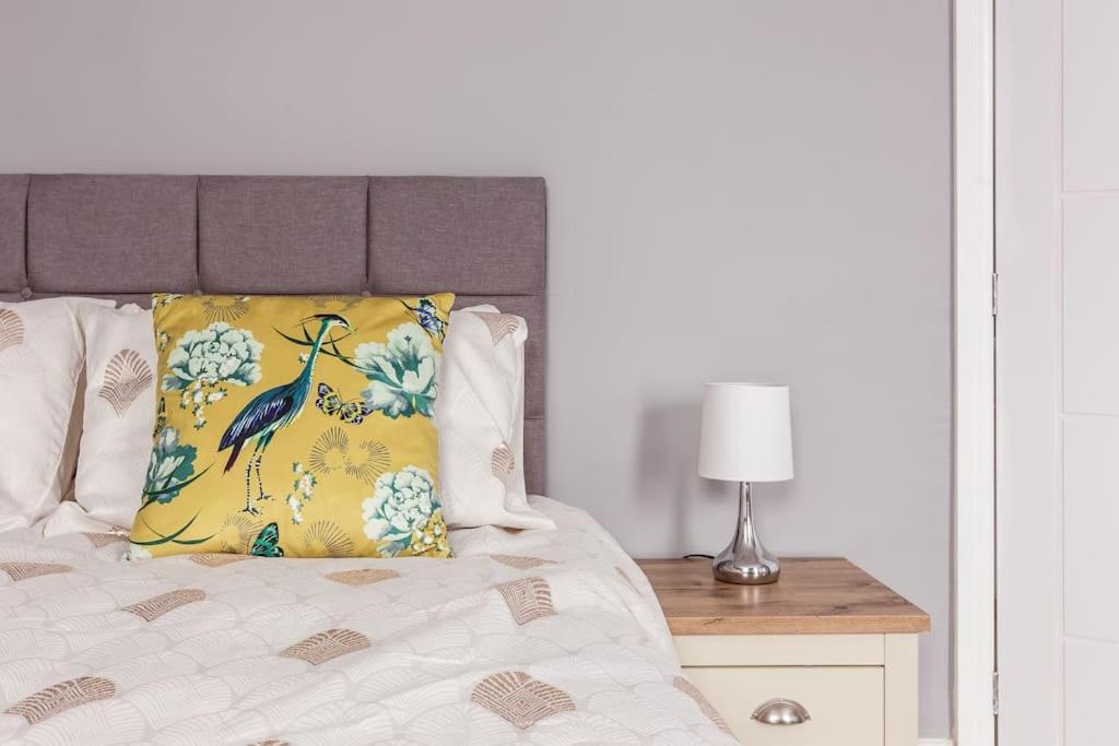 Сasa de vacaciones 4 Bedroom House, 2 Min Walk From Station Londres