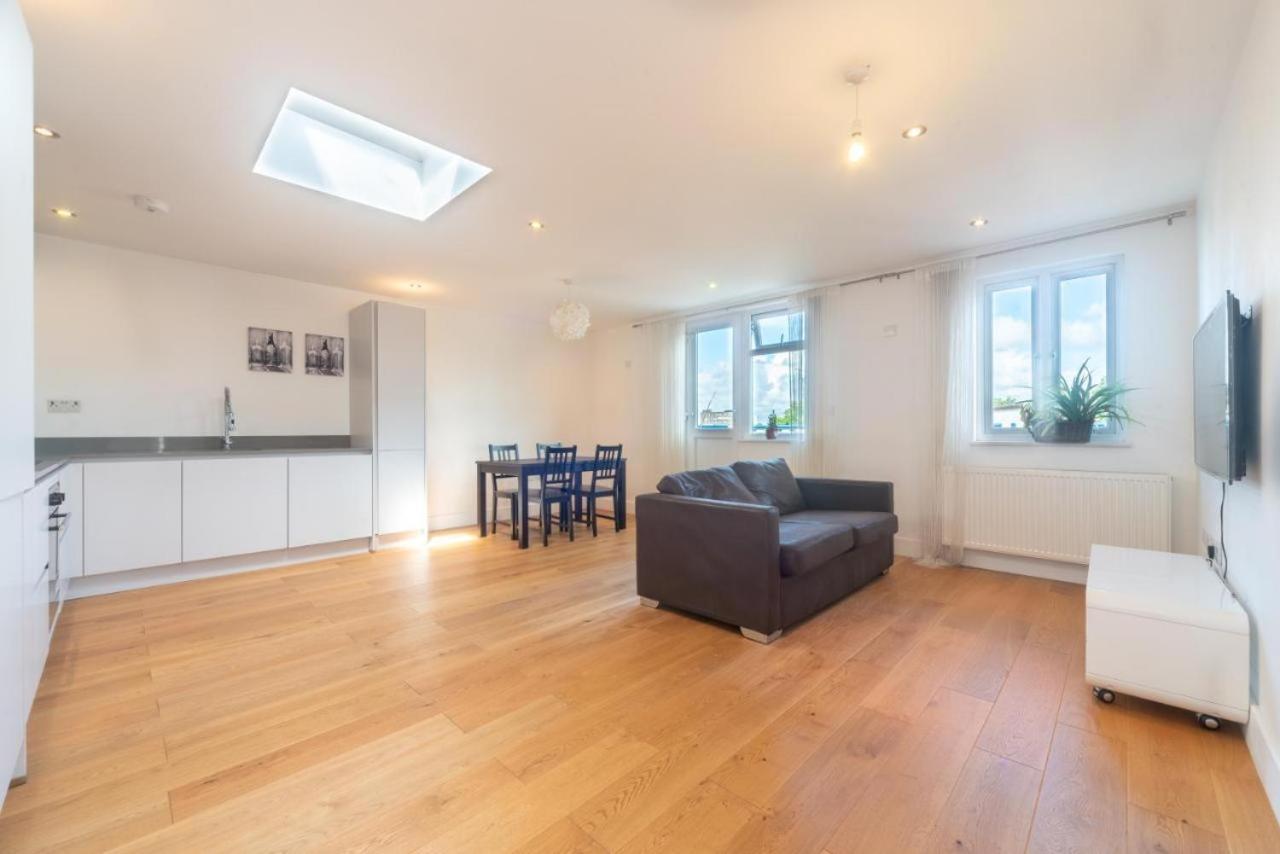 Lovely Penthouse Near Canary Wharf Apartment London