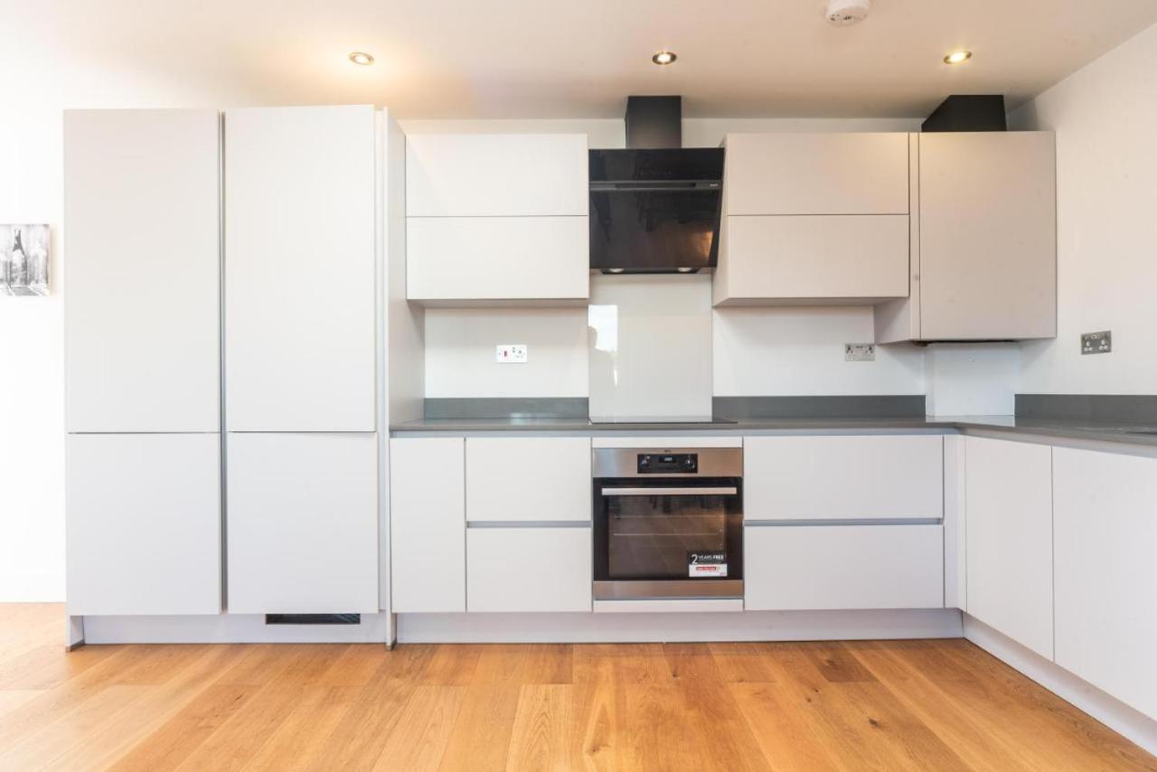 Lovely Penthouse Near Canary Wharf Apartment
