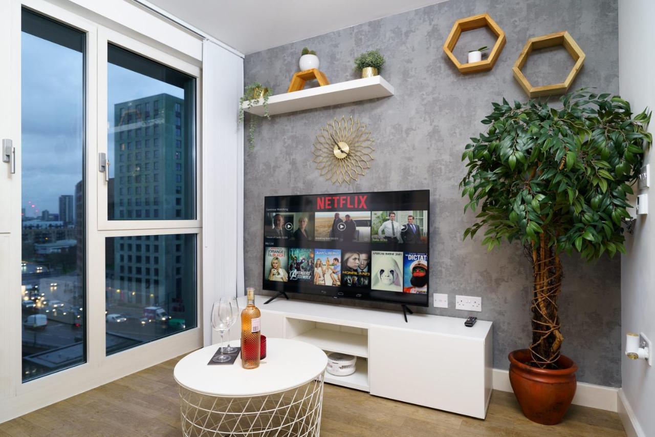 Apartment Stylish Fully-equipped One Bedroom With Extra Sofa Bed, Free Secure Parking, Onsite Gym, 24hr Security & Concierge