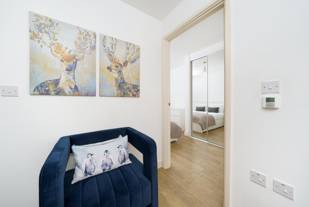 Stylish Fully-equipped One Bedroom With Extra Sofa Bed, Free Secure Parking, Onsite Gym, 24hr Security & Concierge *