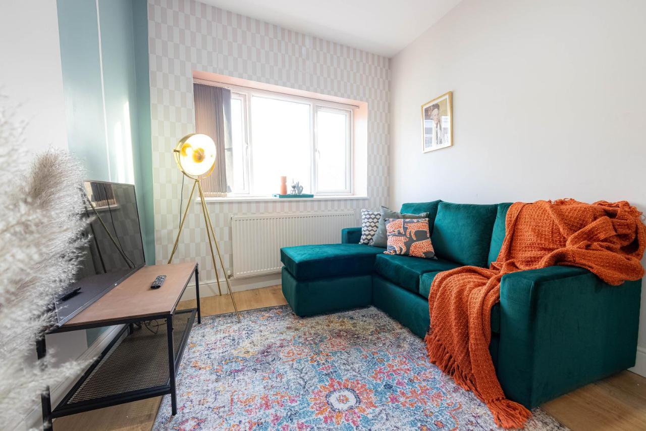 Camden Next To Market And Tube Station Apartment London