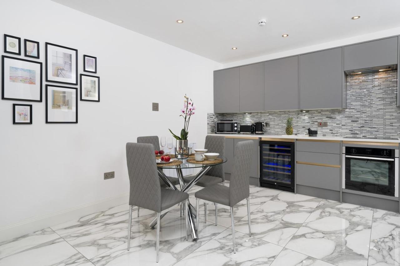 Leilighet Oxford Street 2 Bedr, 3 Beds, 2,5 Bath, 2 Min Subway