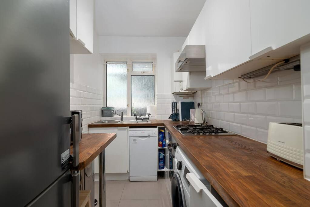 Stylish And Well Equipped Flat In Stockwell London