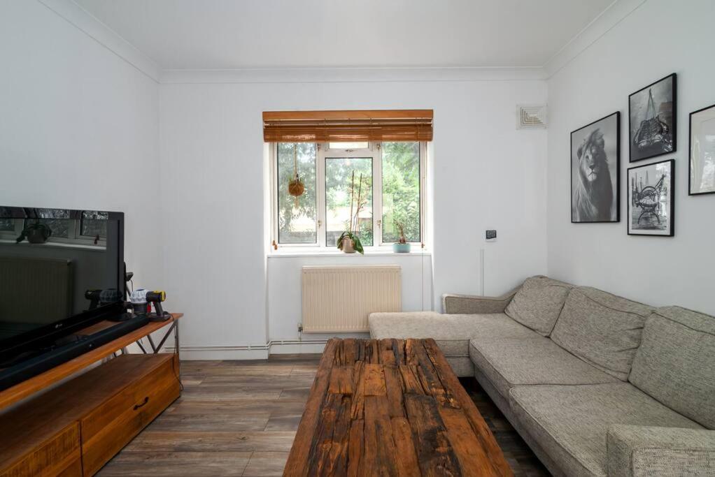 Stylish And Well Equipped Flat In Stockwell London