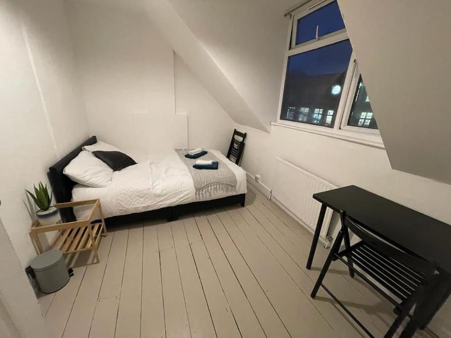 Stunning 2 Bedroom On Tower Bridge Leilighet