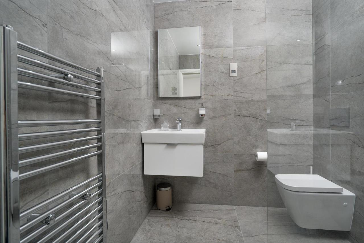 Leilighet Oxford Street 2 Bedr, 3 Beds, 2,5 Bath, 2 Min Subway