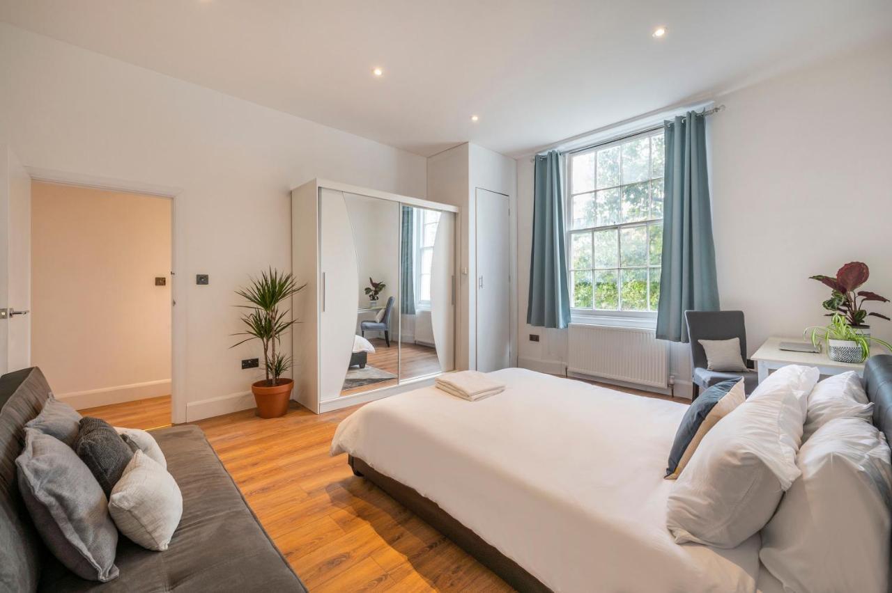 Spacious Two Bedroom By Zoo Appartement Londen