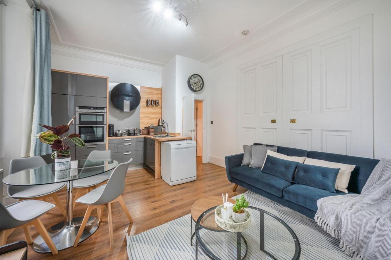 Spacious Two Bedroom By Zoo * Londen