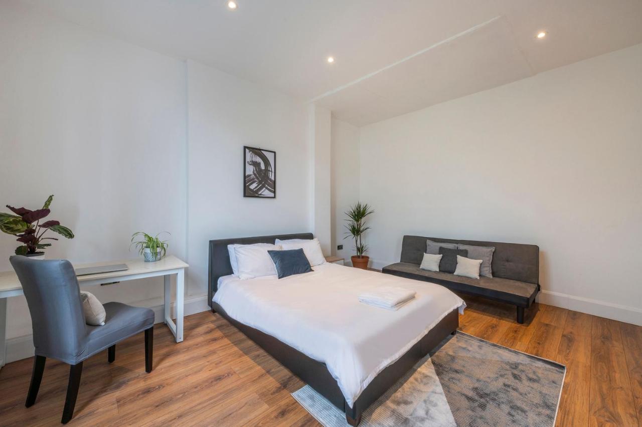 Spacious Two Bedroom By Zoo Appartement Londen