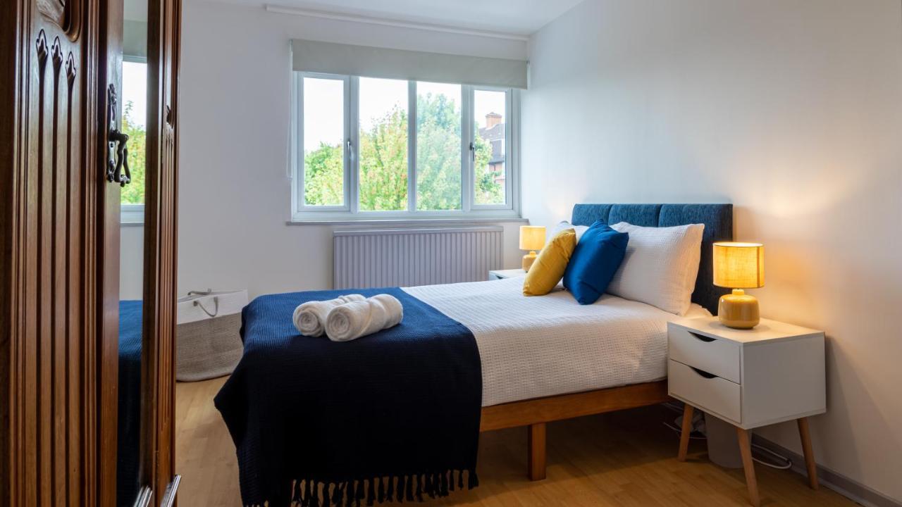 Feriehus Bridge 3 Bedroom House With Reception Room, Office And Private Garden London