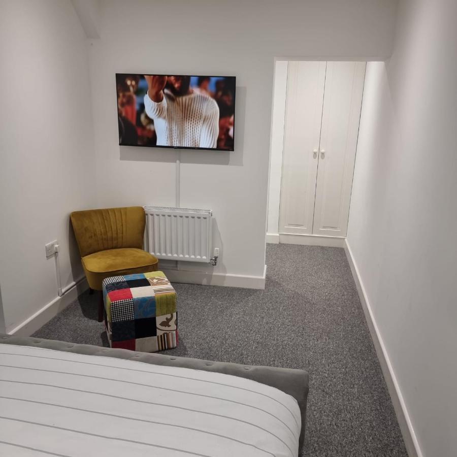 Classic 2 Bed In Oldkent Road Leilighet London