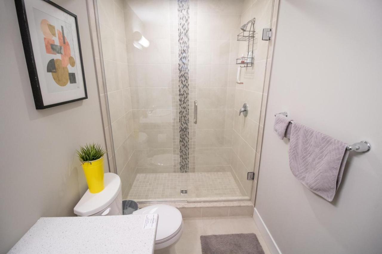 Villa Stunning New 3bd Home, Fiber Internet Free Parking *