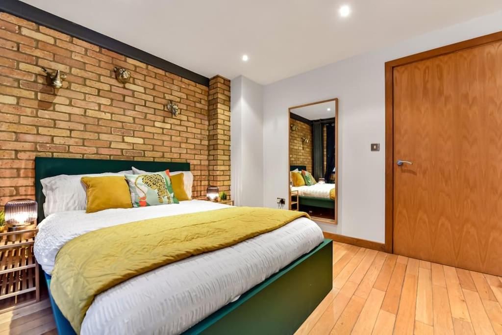 Spacious 2 Bed Urban Jungle Flat, Leilighet London