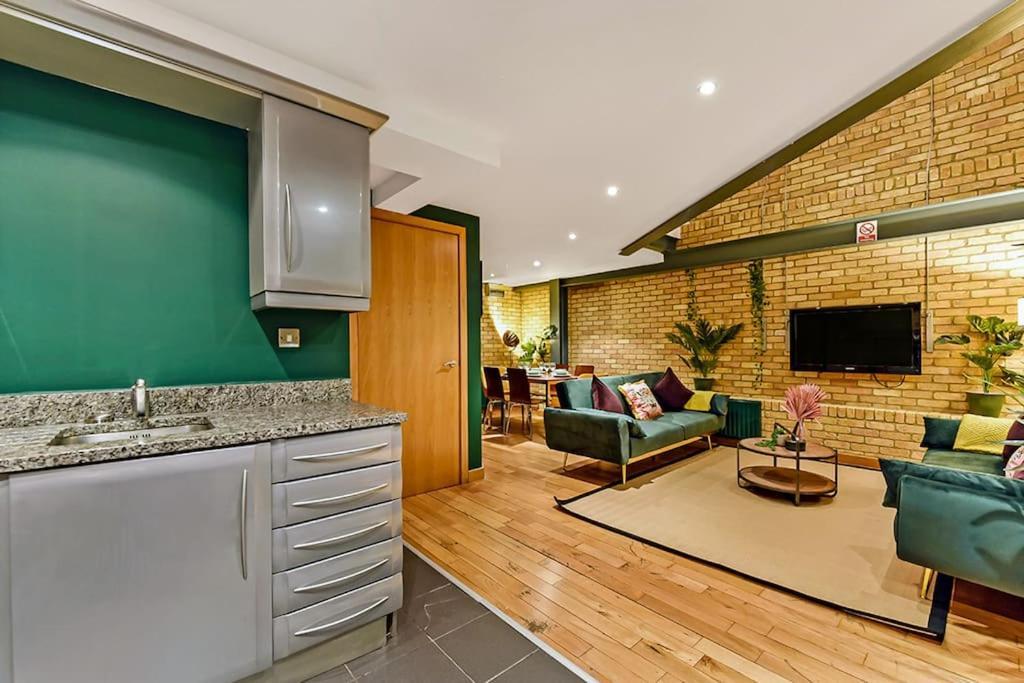 Leilighet Spacious 2 Bed Urban Jungle Flat,