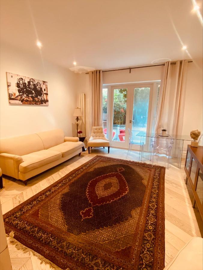 Kensington Garden - 2 Bedrooms *