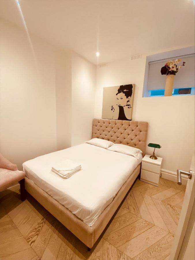 Kensington Garden - 2 Bedrooms London