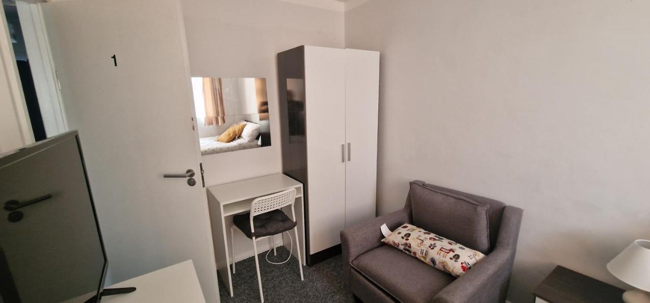 Cade Castle - Tulse Hill Homestay *